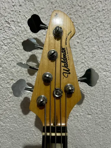 Baixo 5 cordas Jazz Bass Waldman 