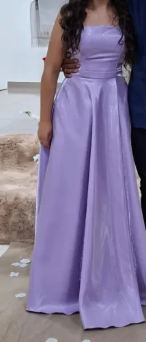 Vestido da cor lilás para ocasiões especiais