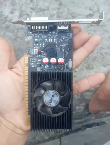 Placa de vídeo NVidia GT 610
