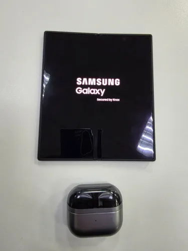 SAMSUNG GALAXY Z FOLD 6 + BUDS 3 PRO