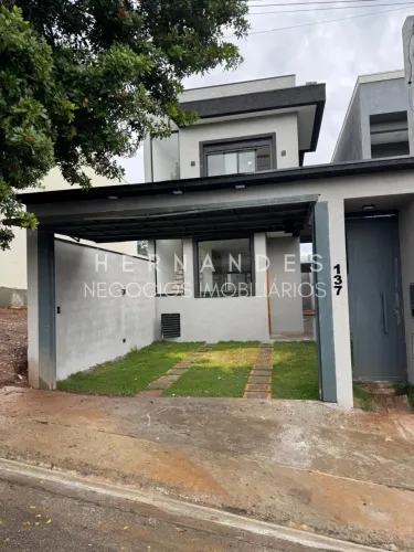 Excelente oportunidade: Casa em condomínio à venda em Santana de Parnaíba-SP, Chácara Jagu