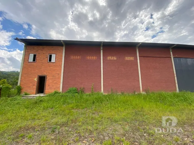 PAVILHÃO COM MEZANINO ? 525 m²