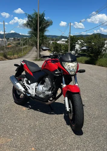 CB 300R pouco rodada