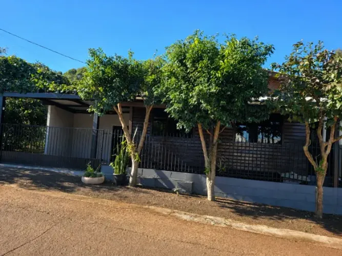 Casa de 140 m com 2 quartos e 2 banheiros na Linha Secção Progresso - Fco Beltrao