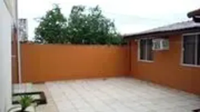 Venda ou permuta casa no Horto no Village da Serra com piscina