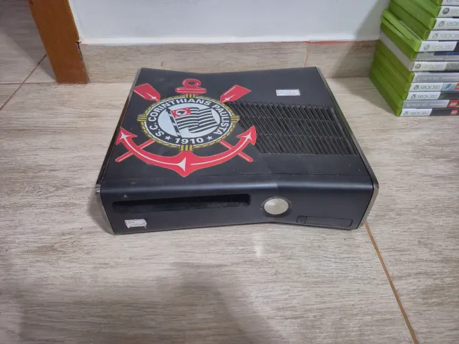 Console Xbox 360 com defeito para uso de peças ou conserto 