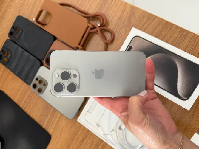 iPhone 15 PRO 128g cinza titânio