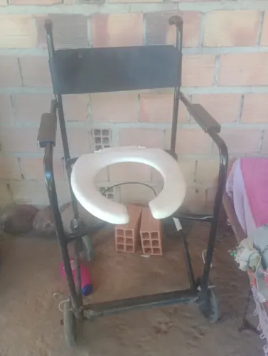 Cadeira de rodas e cadeira de banho