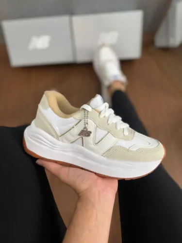Promoção New balance feminino 37 forma pequena.