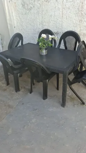 Mesa de jardim com seis cadeiras