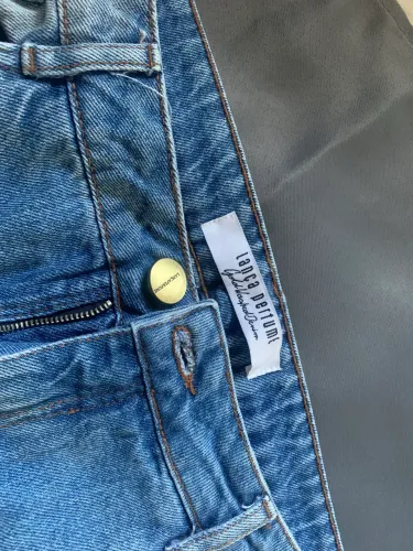 Saia Jeans da marca Lança Perfume 