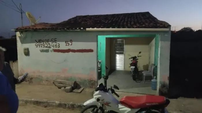 CASA EM OLHO D'AGUA DAS FLORES