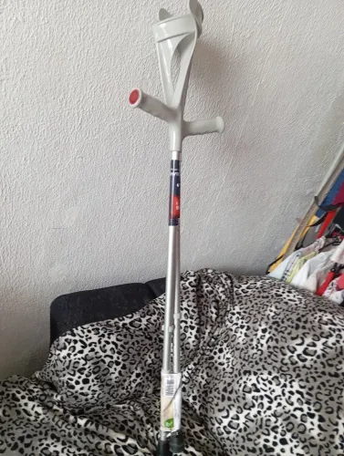 Vendo um par de moletas novos