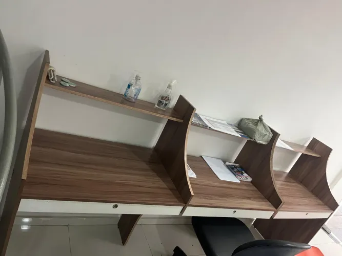 Móveis de escritório mesas e bancadas