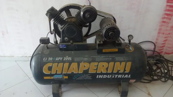Vendo Compressor de Ar Industrial Chiaperini CJ 20 + APV 200L