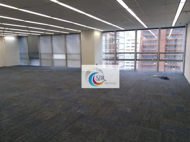 Conjunto Comercial de 266m² com 4 vagas de garagem!