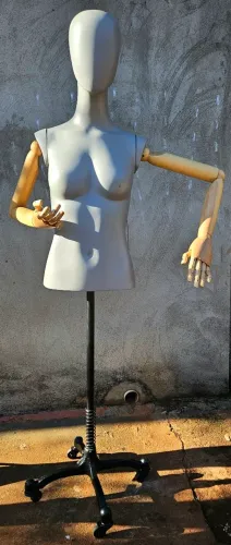 Manequim Feminino Articulado