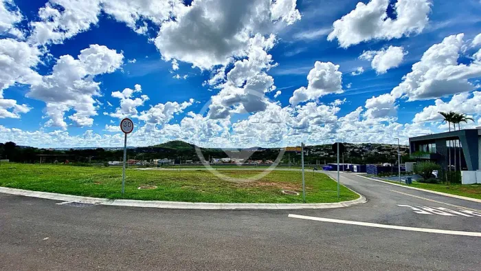 Lote de esquina no Plateau Dor codigo: 115968
