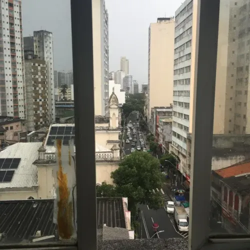 Apartamento duplex exclusivo no último andar, com varanda e vista Avenida Sete e mar
