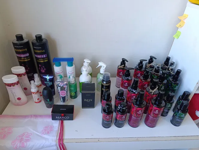 OPORTUNIDADE - LOTE DE COSMÉTICOS COM BOA VALIDADE IDEAL PARA INICIANTES
