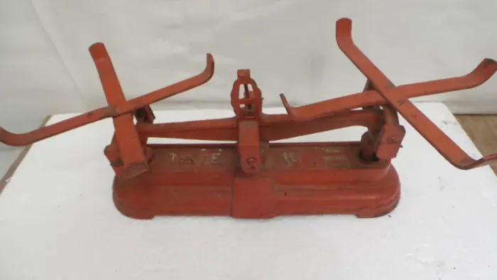 BALANÇA ANTIGA DE FERRO TIETE 10 KG ANOS 60 SEM OS PRATOS