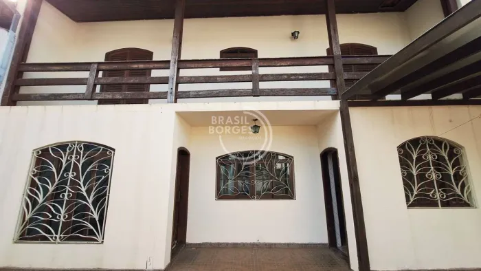 Casa com 2 dorms. e quintal amplo com edícula no Jardim Simus Zona Oeste de Sorocaba-SP