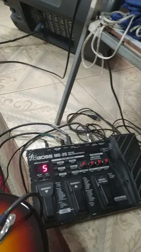 Pedaleira da Boss ME25