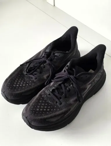 Tênis Hoka Clifton 9 tamanho 42