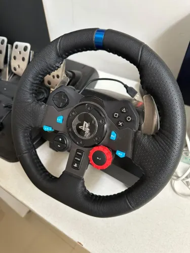 Volante Logitech G29 Driving Force e Pedaleira, para PS3, PS4, PS5 e PC