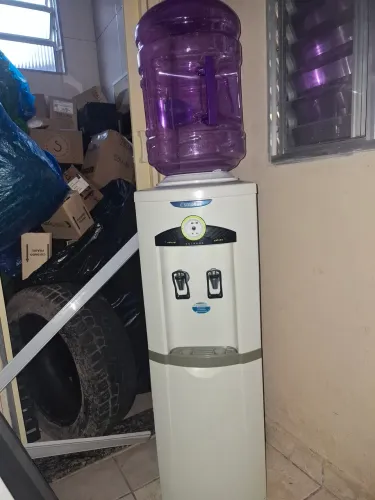 Bebedouro de água natural e gelado ótimo estado.