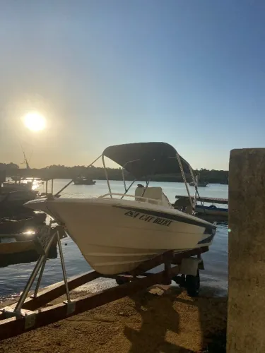 VENDE-SE: Lancha Impecável, Pronta para Navegar! Excelente Oportunidade!