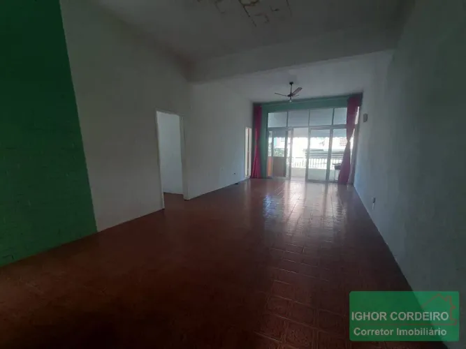 Casa tipo apartamento amplo, 2 quartos no Tanque.