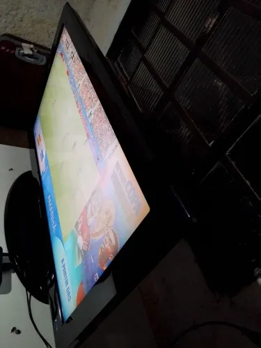VENDO TV BUSTER 32 POLEGADAS COM CONVERSOR DIGITAL.