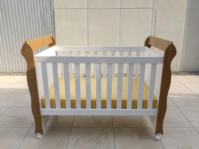 Vendo berço com colchão, vira cama e sofá 
