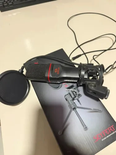 Microfone Gamer Redragon Seyfert Profissional Podcast, P2, Com Tripé E Pop Filter - GM100