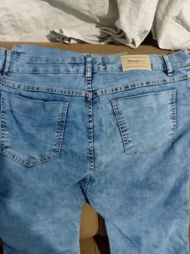 Vendo bota coturno, e macacão masculino.
