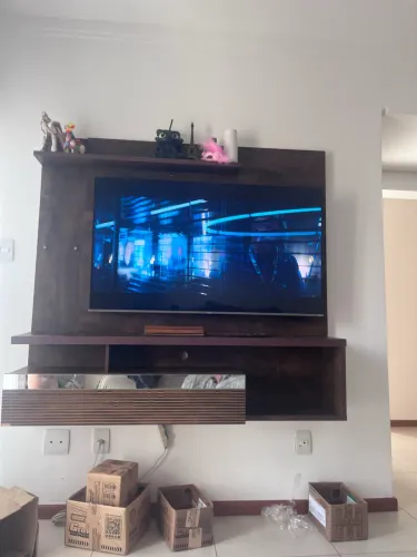 Painel de tv até 55 pol com 1 detalhe