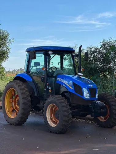 TRATOR DE LAVOURA NEW HOLLAND TL 5.100 Ano 2023