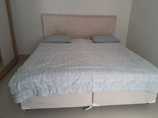Cama king com cabeceira