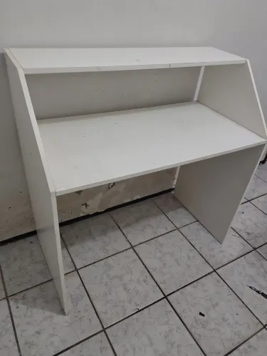 Mesa de bancada para manutenção de celular