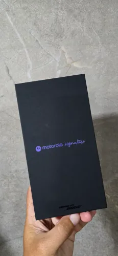 Motorola Signature 5G - 512GB 24GB de RAM, Cameras 50MP Sony Lytia e Zoom 100x Tela 165hz