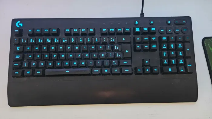 Teclado Gamer Logitech 213 