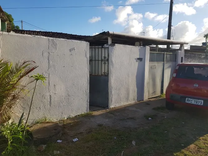 VENDE SE UMA CASA