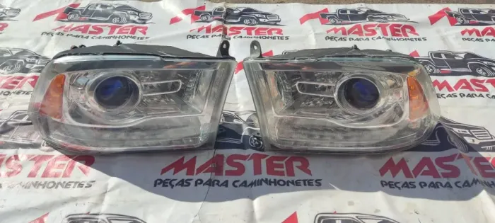 Farol Dodge Ram 2012-2018 (leia o anuncio) 