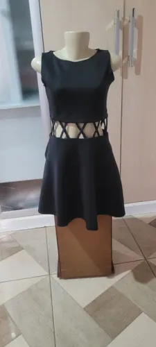 Vestido Preto com Detalhes em X