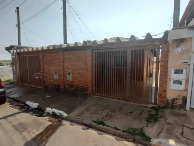 Casa à venda no Bairro Parque Residencial das Andorinhas em Cosmópolis