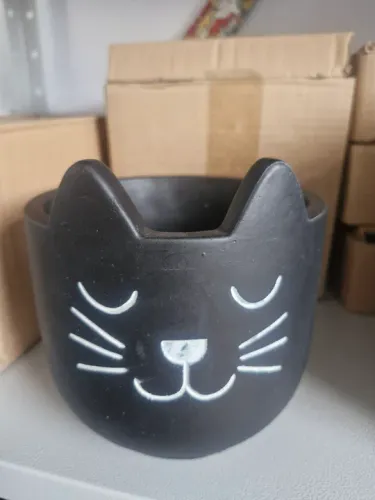 Vaso de cerâmica em formato de gato preto