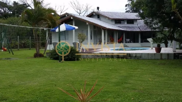 Terreno de 8.400 m² à venda em Florianópolis/SC.