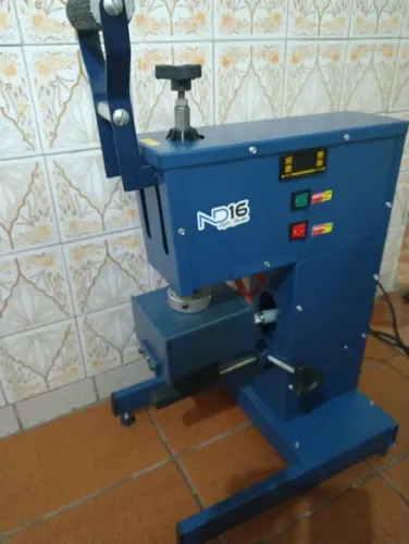 Máquina de estampar copos, taças , réguas e outros