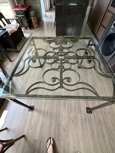 Mesa de ferro e vidro 